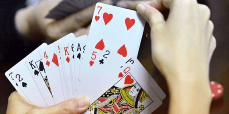Bài tiến lên là gì? Cách chơi bài tiến lên đơn giản nhất